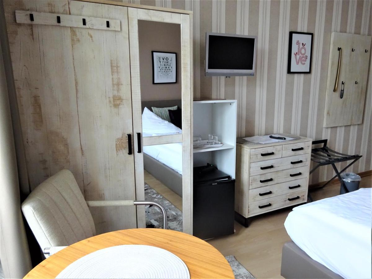 Hotel Pension Zur Faehrbruecke Stralsund Luaran gambar